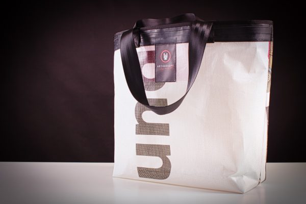 Banner Shopper aus recyceltem Mesh Bannermaterial