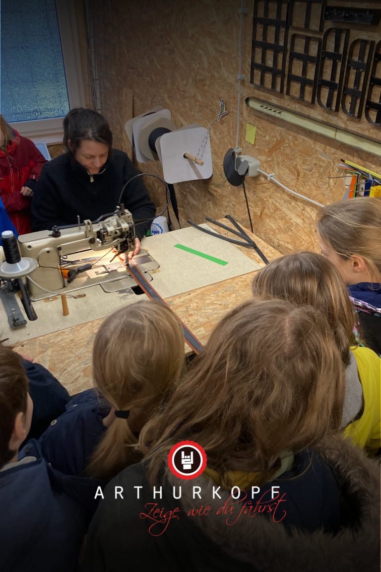 Schüler besuchen die arthurkopf Werkstatt