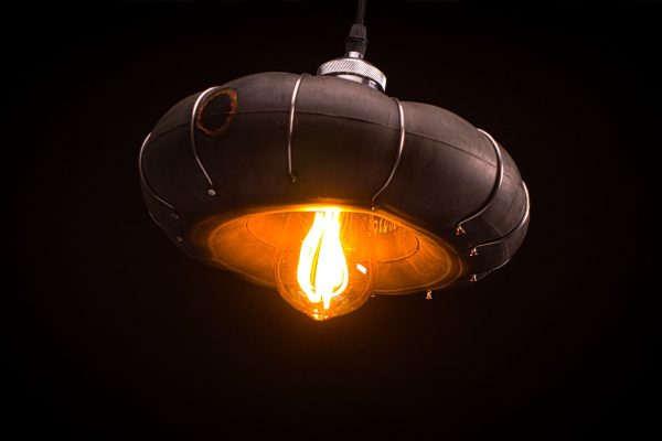 Lampe aus Fahrradschlauch und Speichen
