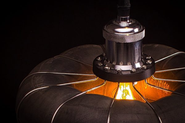 Lampe aus Fahrradschlauch und Speichen