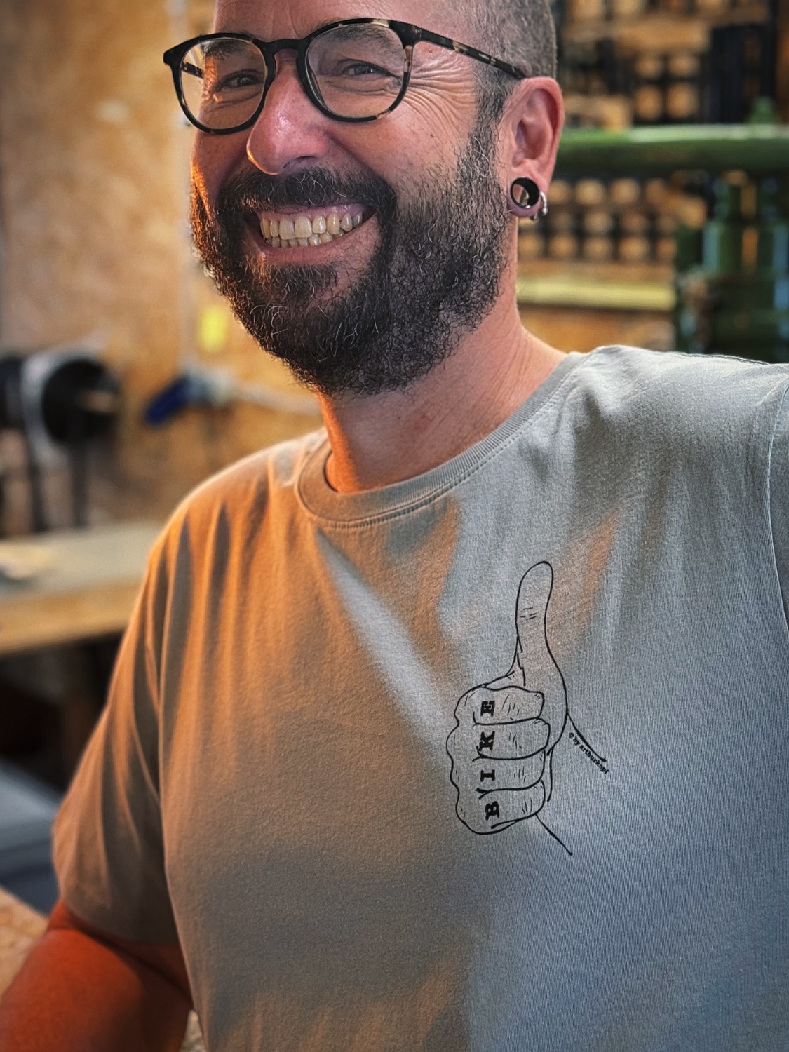 T-shirt mit Siebdruck, Fahrradmotiv Daumen hoch